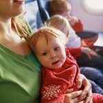 A partir de que edad puede viajar en avión un bebé