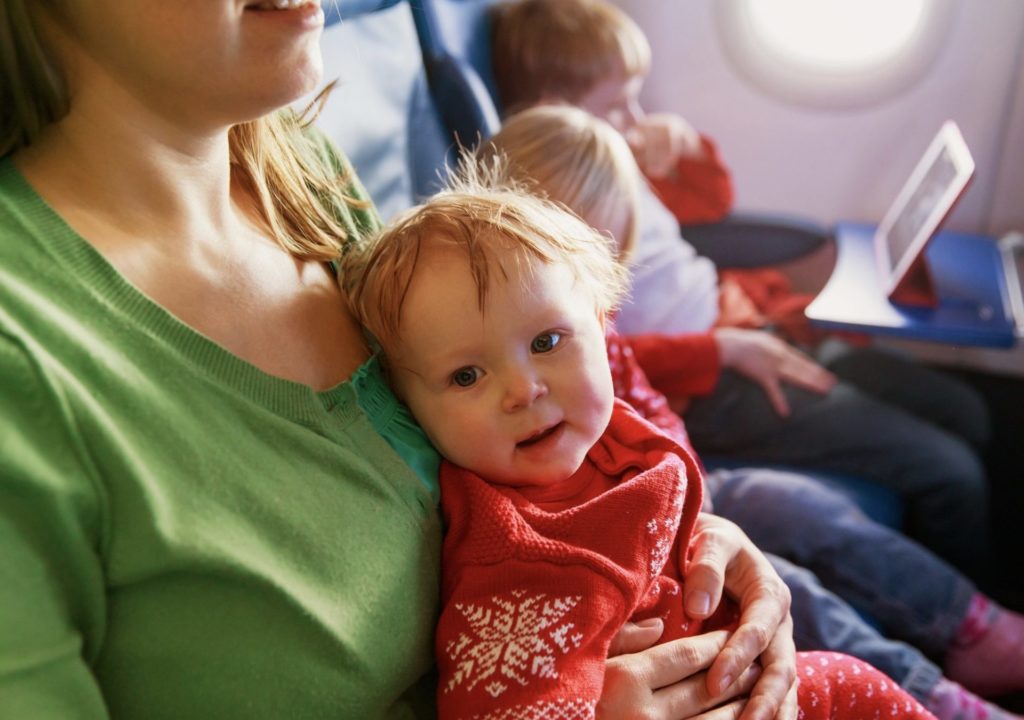 A partir de que edad puede viajar en avión un bebé